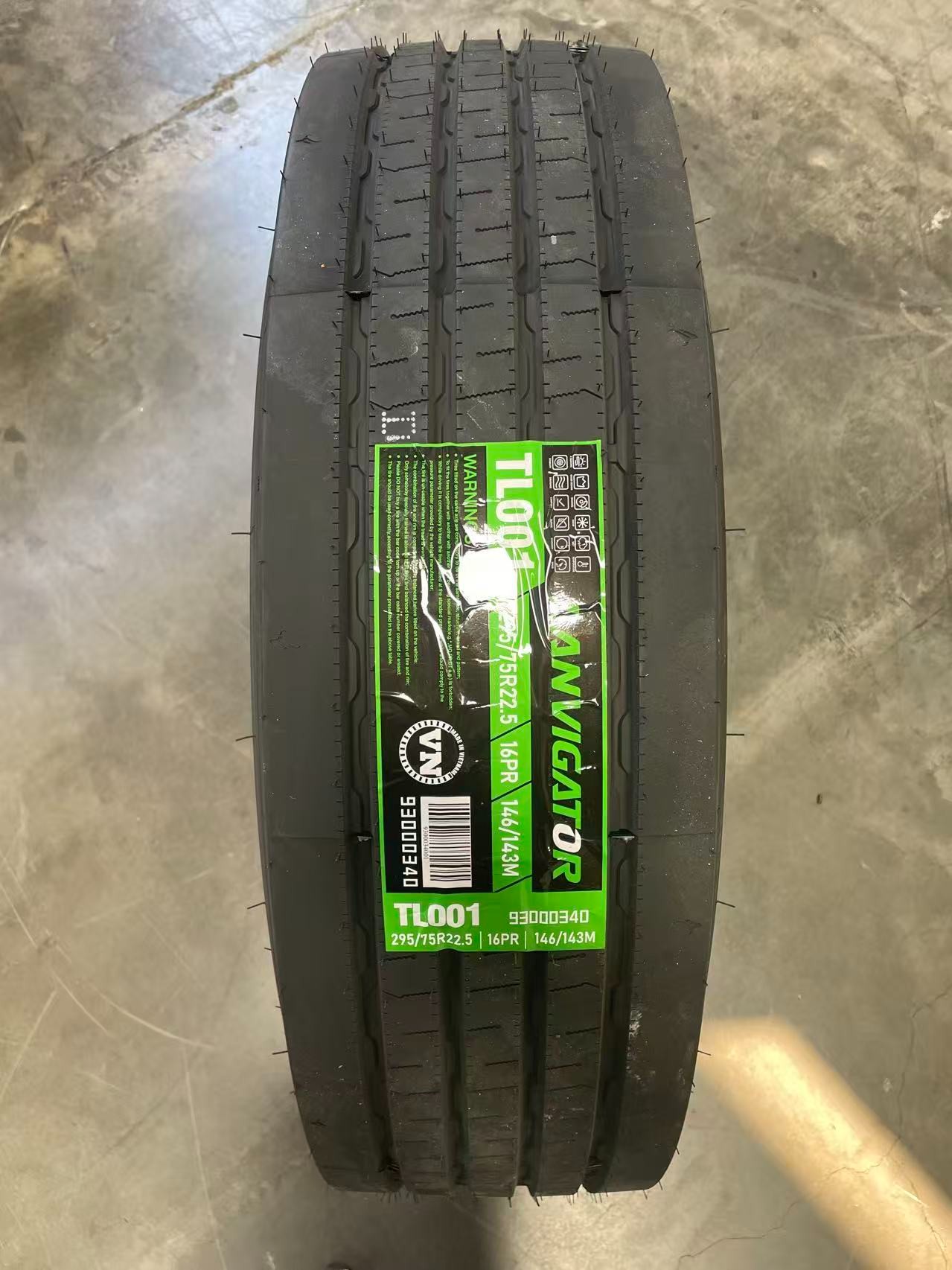 Commercial tire trailer 295/75R22.5 Commercial tire trailer 295/75R22.5